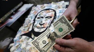 США запретили поставки наличных долларов в Россию