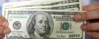 США запретили продавать и поставлять долларовые банкноты в Россию