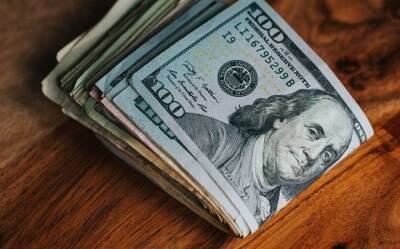 США запретили поставлять в Россию долларовые банкноты