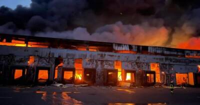 На Киевщине из-за обстрелов горят склады с боеприпасами и нефтебаза (ФОТО, ВИДЕО)