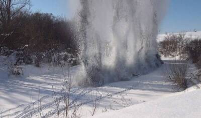 В Башкирии взорвали лед на реке чтобы избежать паводков