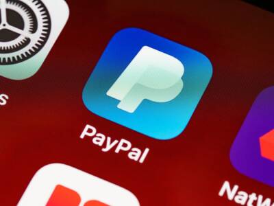 PayPal призвала российских пользователей срочно вывести деньги со своих счетов