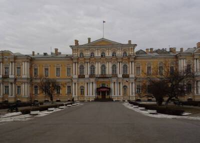 В Суворовском училище в Петербурге избили 14-летнего мальчика и порвали ему селезенку