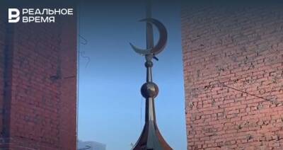 На мечеть «Джамиг» в Челнах установили первые полумесяцы