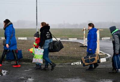 Минобороны: СБУ под страхом ареста не отпускают беженцев в Россию
