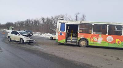 В Воронежской области 10-летняя девочка и четверо взрослых пострадали в ДТП с автобусом