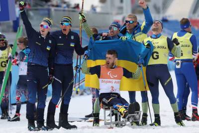 Мужская сборная Украины выиграла лыжную эстафету в последний день Паралимпиады