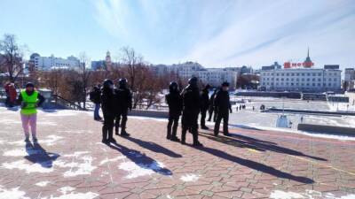 В центре Екатеринбурга задерживают участников несогласованной акции протеста