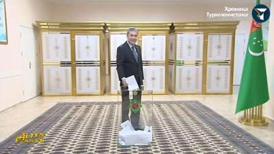 Бердымухамедовы проголосовали на выборах президента Туркменистана (видео)