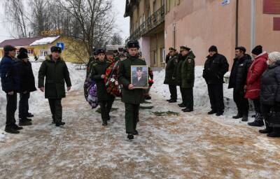 В Тверской области с воинскими почестями похоронили погибшего в Украине контрактника