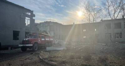 Оккупанты разбомбили школу на Николаевщине: 4 человека погибли (ФОТО, ВИДЕО)