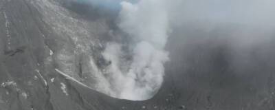 На Курилах зафиксировали парогазовый выброс вулкана Эбеко