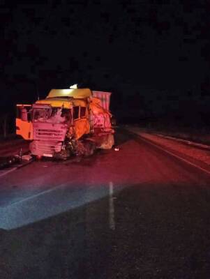 Водитель погиб в столкновении двух фур в Новосибирской области