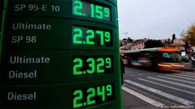 Во Франции государство будет оплачивать часть бензина при заправке