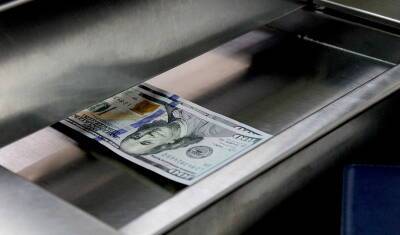 На 14 марта банки Тюмени продают доллар за 135 рублей, а евро за 143 рубля