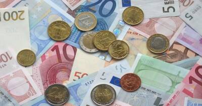 НБУ снова требует подтверждение при вывозе за границу валюты более чем на €10 тысяч