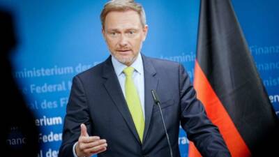 Министр финансов Германии хочет ввести скидки на топливо на АЗС