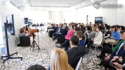 Алексей Русских наградил лучших женщин-предпринимателей Ульяновской области