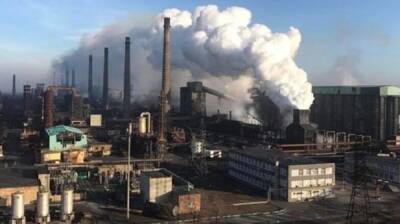 СК: токсичный дым от пожара на заводе в ДНР может нести угрозу людям у границы с Ростовской областью