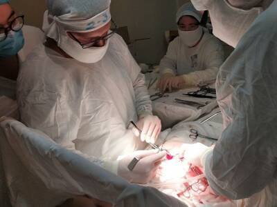 Челябинские хирурги спасли малышку, проглотившую батарейку