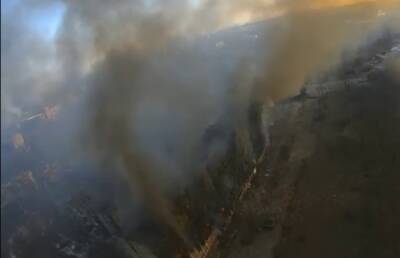 В дыму и в огне: многострадальный Мариуполь показали с высоты птичьего полета