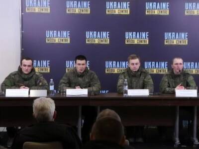 "Товарищи украинцы – сильный народ. Они бьются, как звери". Российские срочники рассказали, что им обещали деньги за участие в "спецоперации" Путина