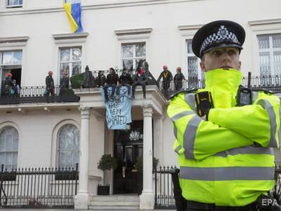 "Имущество освобождено". В Лондоне активисты заняли дом российского бизнесмена Дерипаски с требованием к Путину прекратить войну