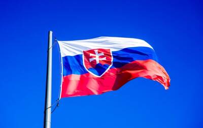 Словакия срочно высылает трех дипломатов РФ