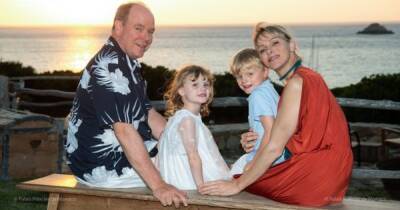 Княгиня Монако вернулась к семье после долгого лечения в Швейцарии