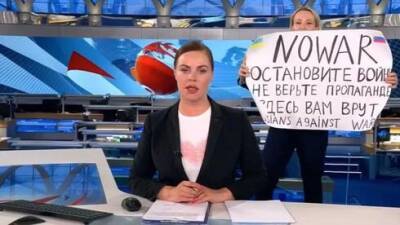 "Здесь вам врут": противница войны в Украине ворвалась в эфир программы "Время"