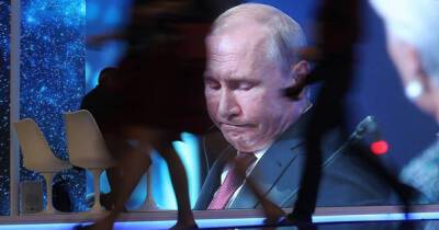 Раб бункера? У Путина сообщили, что тот не прилетит в Крым в годовщину аннексии и проигнорирует концерт в Москве