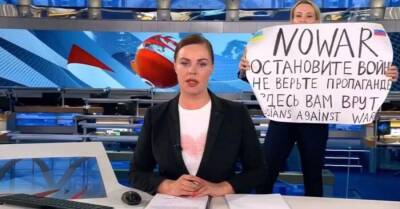 Зеленский поблагодарил российскую журналистку, которая ворвалась в эфир с плакатом "Нет войне"