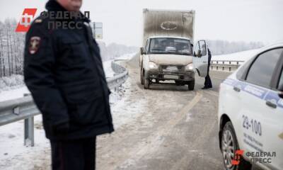 Иномарка влетела в КАМАЗ под Новосибирском: есть жертвы