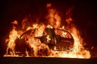 В Шушарах за ночь сгорели три автомобиля