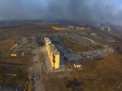 Полк "Азов" показал с дрона разрушения в Мариуполе. Власти заявили, что около 80% жилого фонда непригодны для проживания