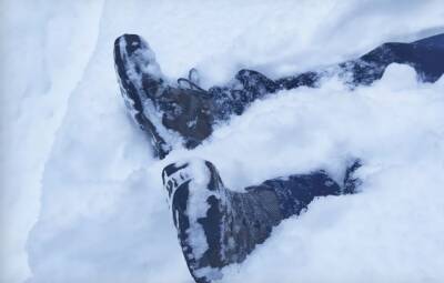 В Казани мужчина во время прогулки увидел торчащую из-под снега ногу