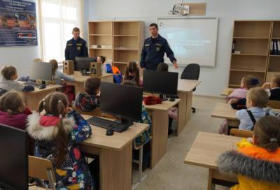 Спасатели в Тосно провели день открытых дверей для школьников