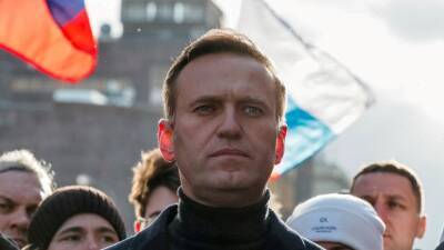 Обвинение просит 13 лет колонии для Навального