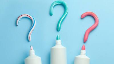 Стоматолог объяснил разницу между дорогими и дешевыми зубными пастами
