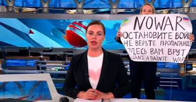 В Кремле назвали хулиганством поступок сотрудницы Первого канала: Занимаются определенные органы