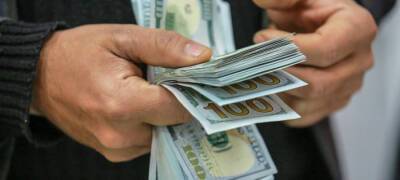 Запрет на продажу наличной валюты банками привел к появлению в России теневого валютного рынка