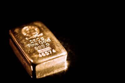 ЦБ останавливает покупку золота у банков из-за высокого спроса населения