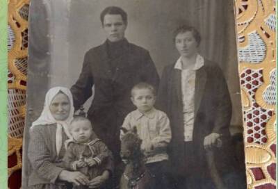 Мы справимся: Сергей Безруков опубликовал старинное семейное фото и поделился добрыми мыслями