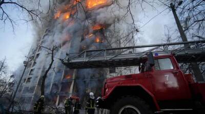 Попадание снаряда в дом в Святошинском районе Киева: жертв стало больше