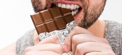 В Петрозаводске мужчина украл шоколад на 2,5 тысячи рублей и съел