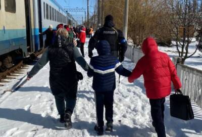 Эвакуация из Лисичанска: 16 марта отправляются автобусы в Новозолотаревку на поезд