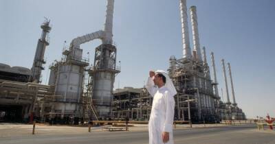 Саудовская Аравия может отказаться от долларов и продавать Китаю нефть за юани, – СМИ