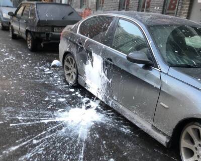 Питер Онлайн - Детские шалости на высотке в Мурино закончились разбитой головой прохожего и испачканной краской BMW - ivbg.ru - Украина - Санкт-Петербург - Ленобласть