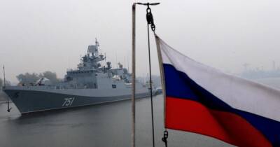 Российские военные корабли приближаются к Одессе: обстреляны два населенных пункта (видео)