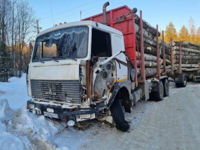 Под Сыктывкаром водитель большегруза МАЗ врезался в Scania и съехал в кювет